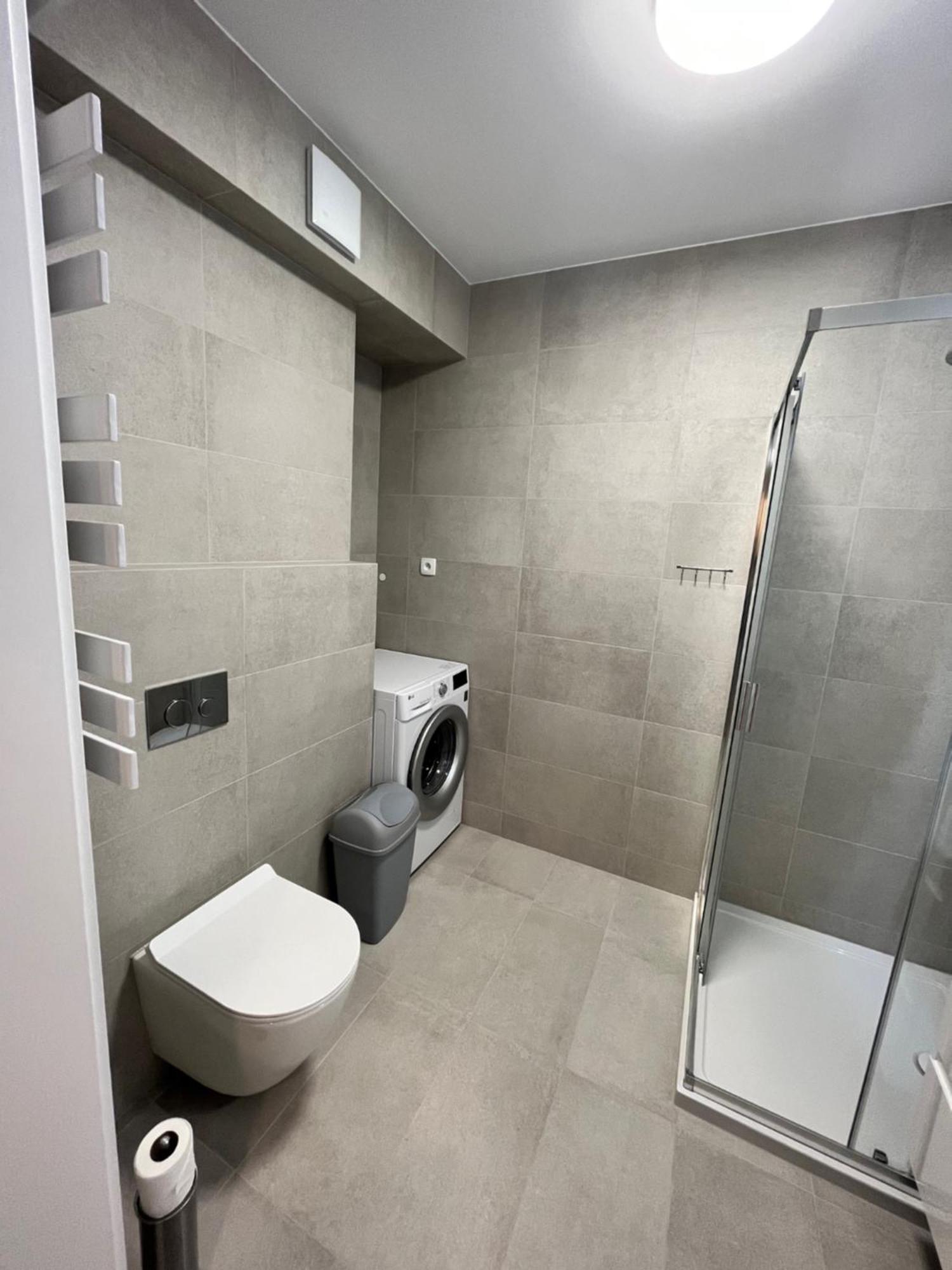 Apartament Julia 1-4 Os Starowapiennikowa 42A Z Balkonem Ze Sniadaniem Kontynentalnym Kielce Exterior photo