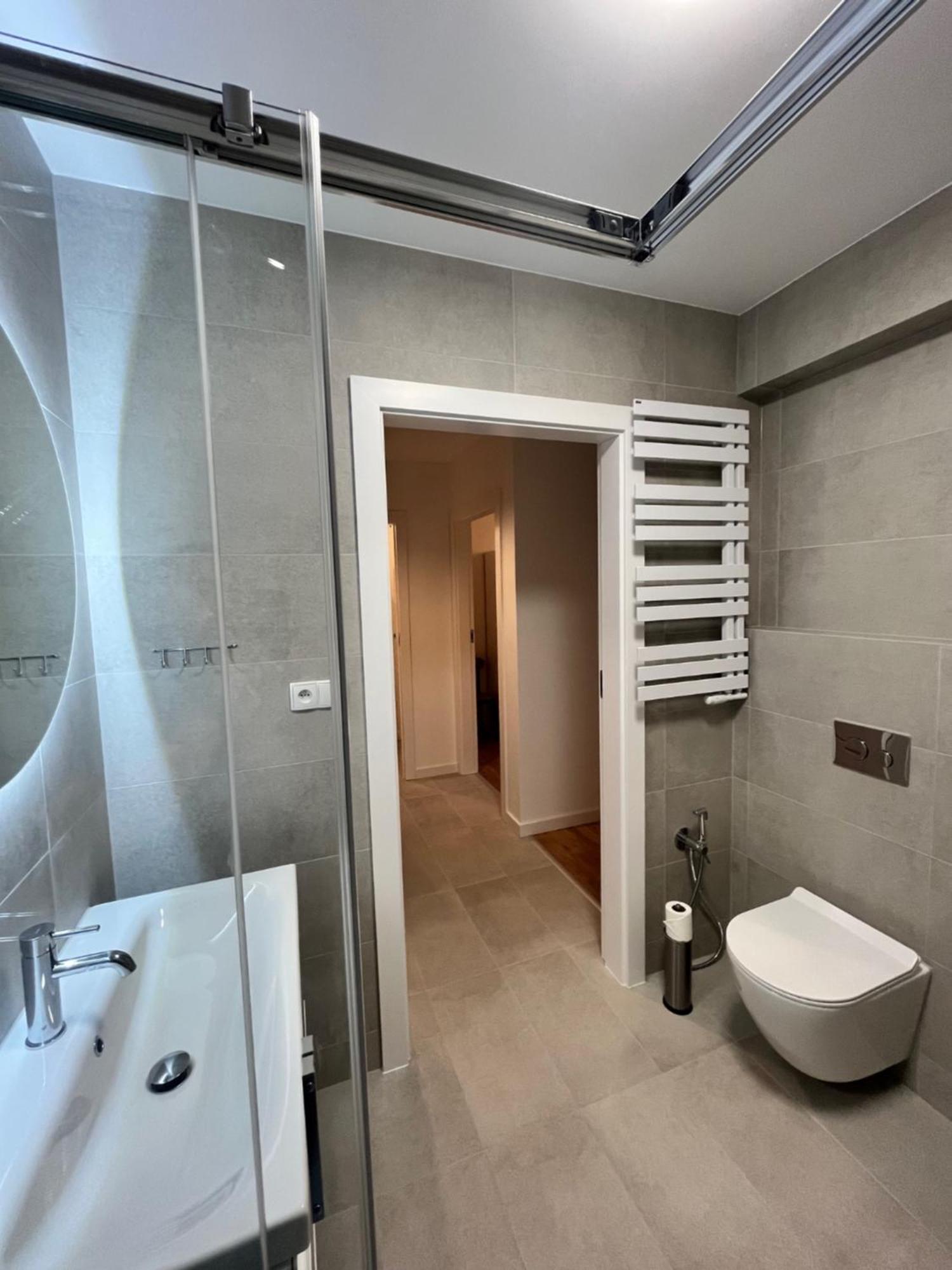 Apartament Julia 1-4 Os Starowapiennikowa 42A Z Balkonem Ze Sniadaniem Kontynentalnym Kielce Exterior photo
